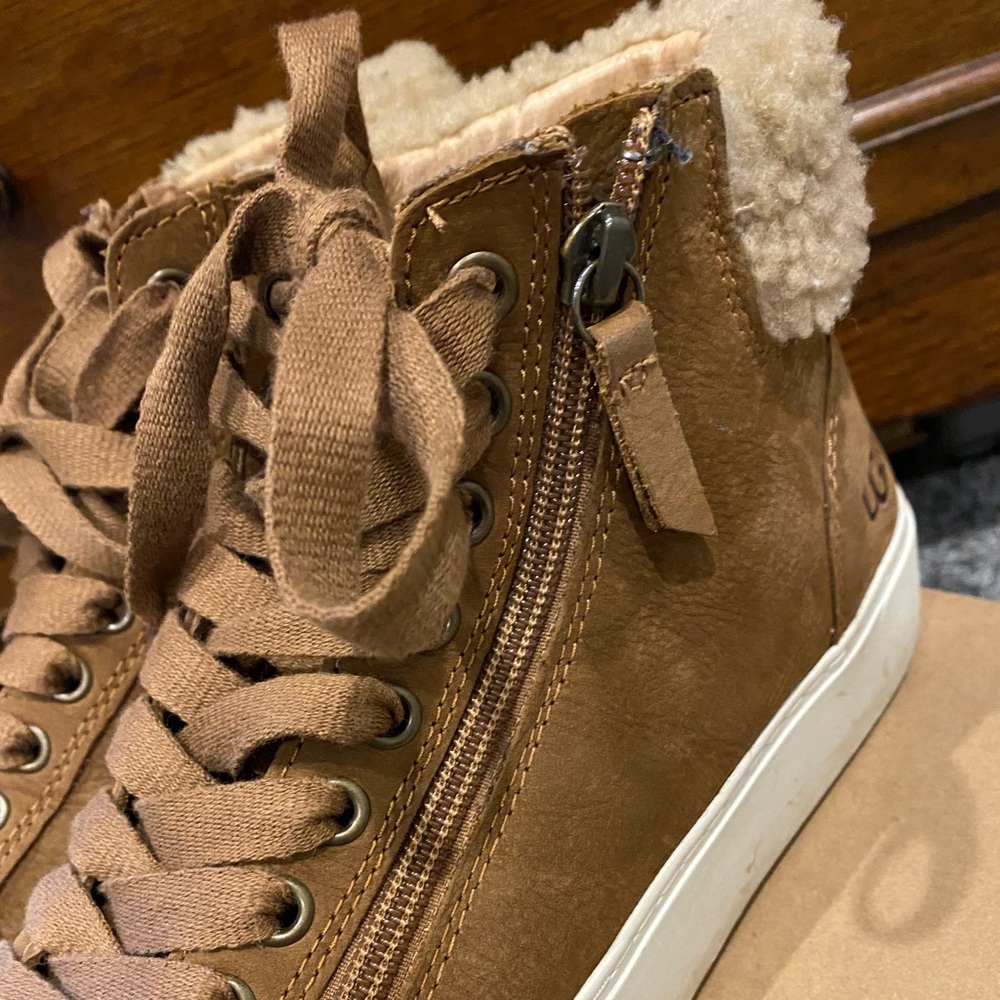 UGG LACE UP BOOTS